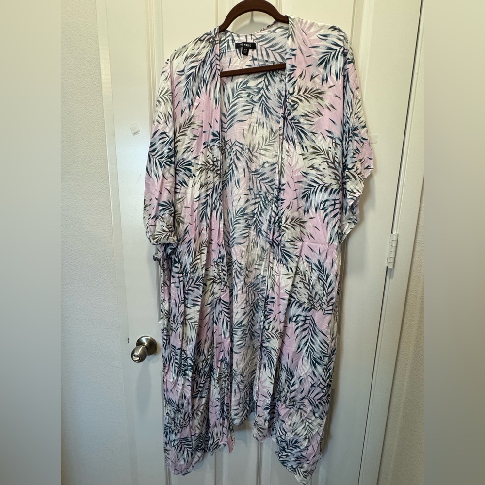 Floral Kimono with Pink and Blue Leaves